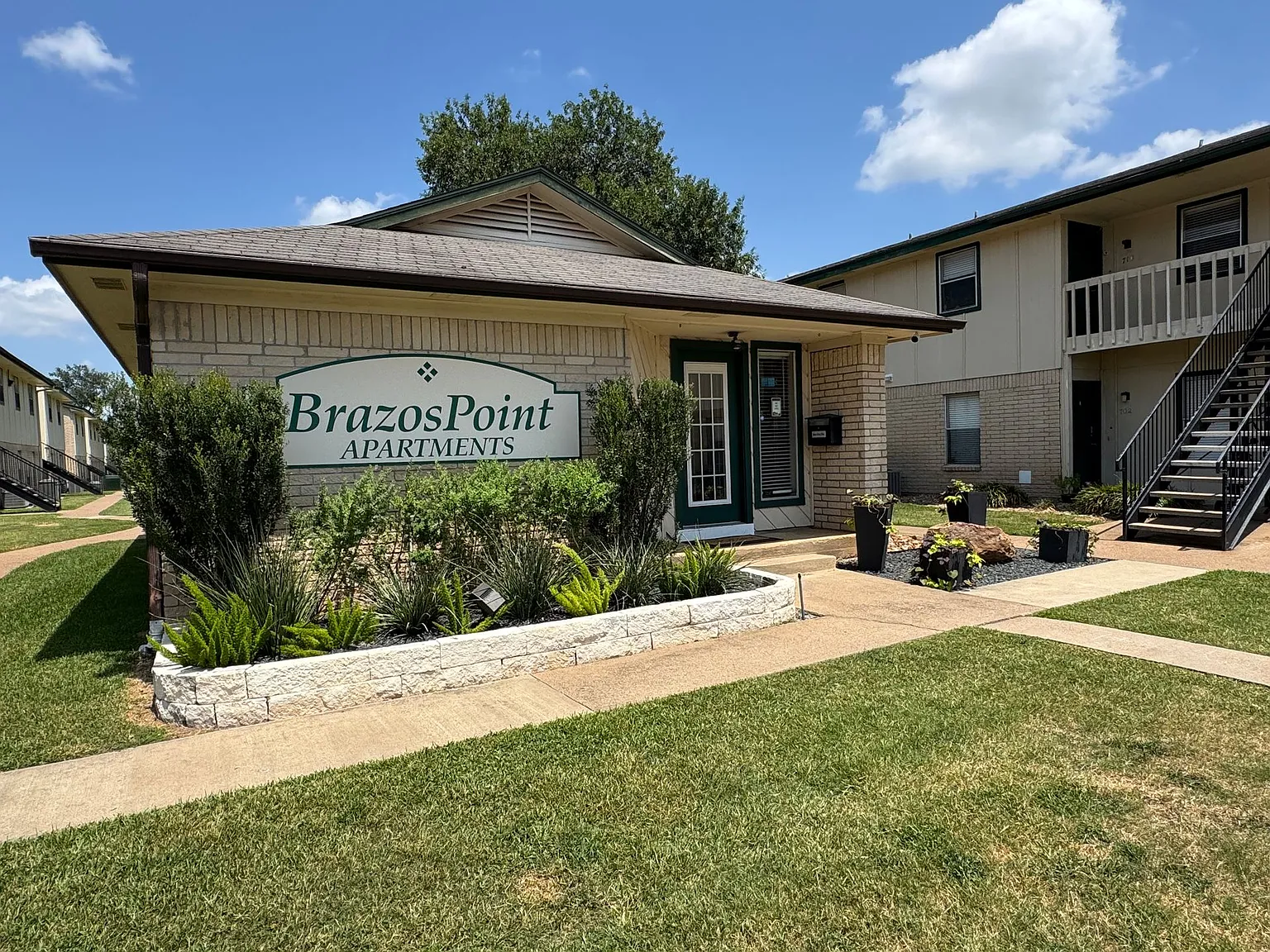 Brazos Point Apartments — Photo 1