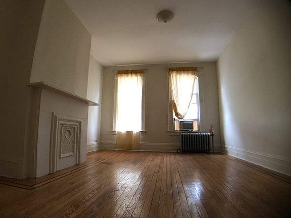 5th image of 192 Union St