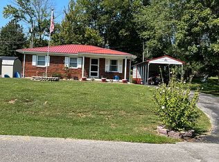 611 Cary Ln, Burkesville, KY 42717