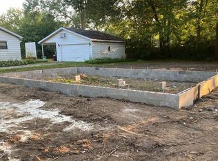 2084 Bramblewood Dr, Burton, MI 48519