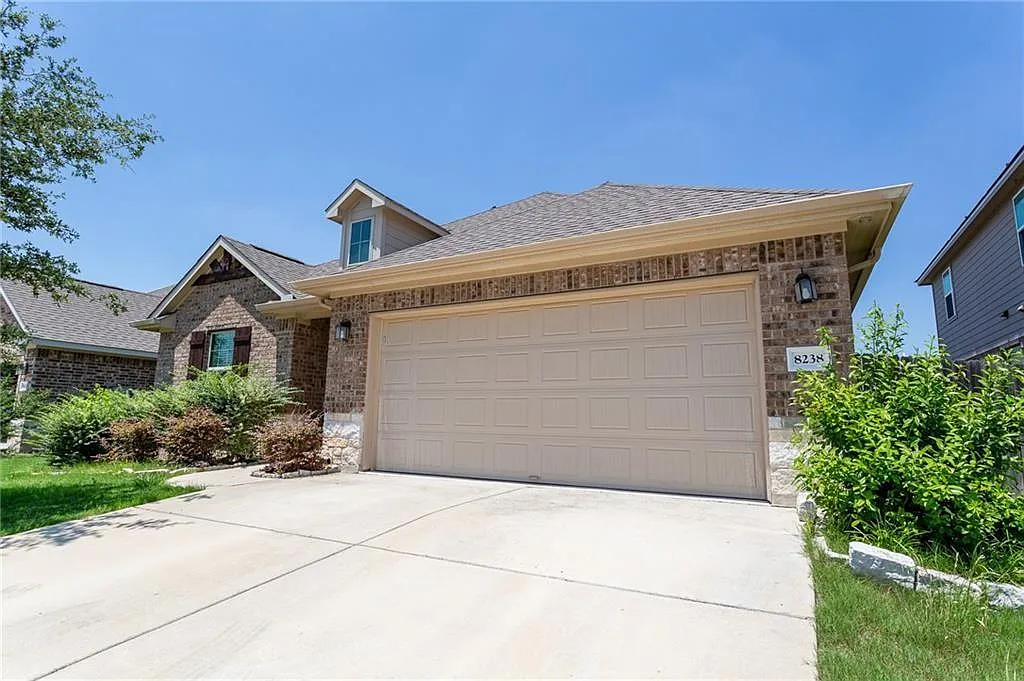 3 bed, 2.0 bath, 2197 sqft, $2,695 — Photo 3