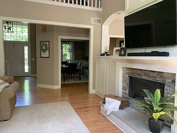 4th image of 279 Blue Harbor Ct