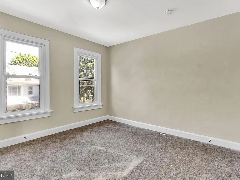 2369 Canby St — Photo 15