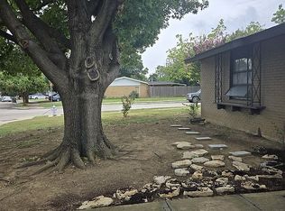 808 Buena Vista Dr, Arlington, TX 76010