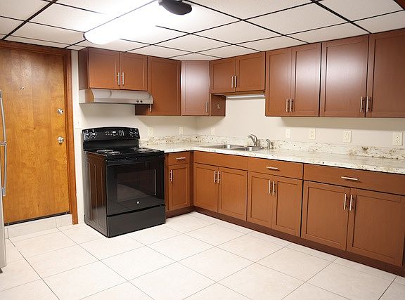 4th image of 1227 1/2 Wauponsee St