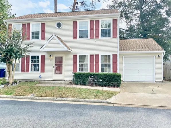 204 Gate House Rd, Newport News, VA 23608