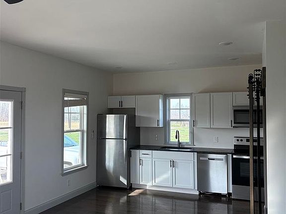 3rd image of 419 Lee Miller Rd