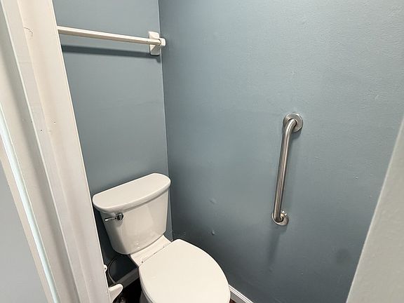 4th image of 21 Berg Ave