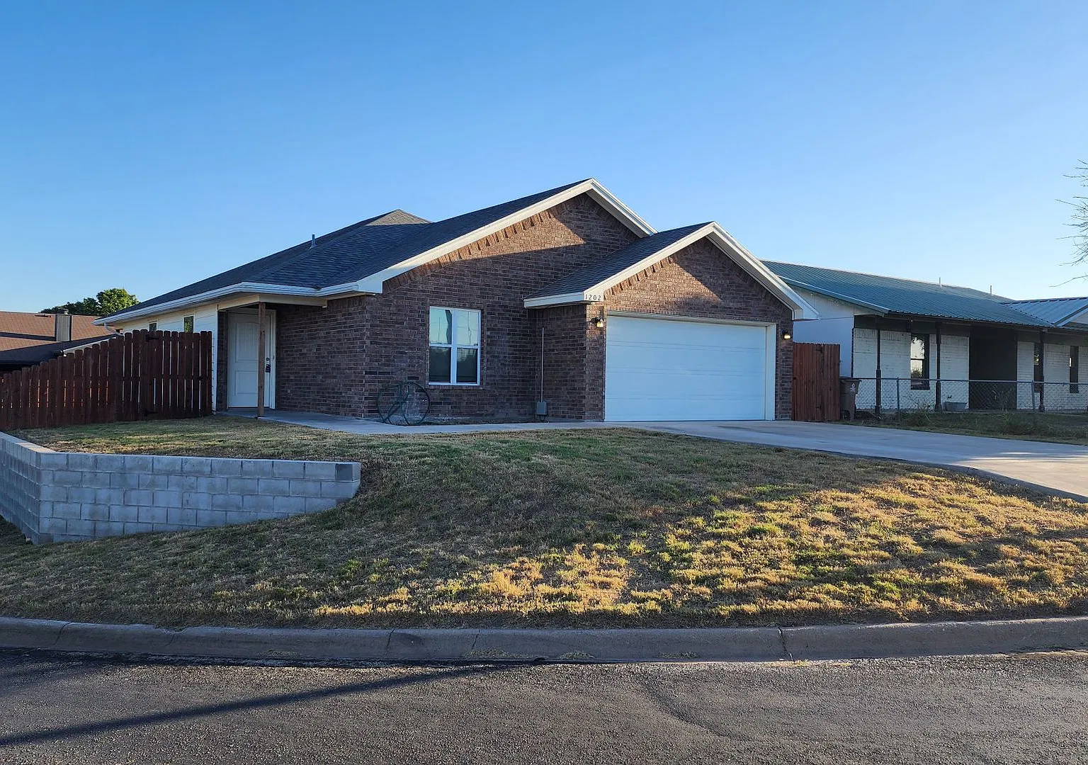 Immaculate 3 bed, 2 bath home close to Goodfellow! Welcome to Your New Home! — Photo 2
