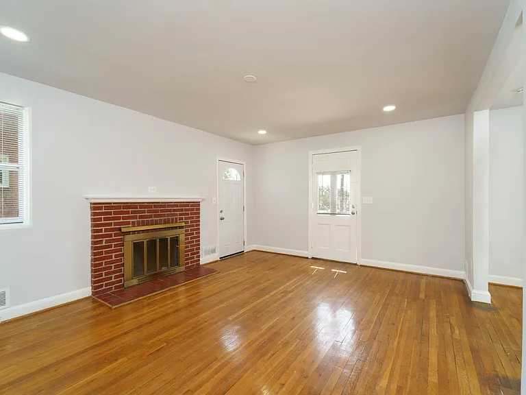 10024 Lorain Ave — Photo 6