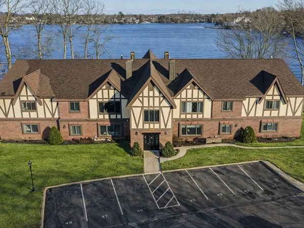 18 Royal Lake Dr APT 3, Braintree, MA 02184