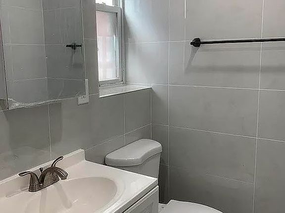 2nd image of 899 Willoughby Ave #2