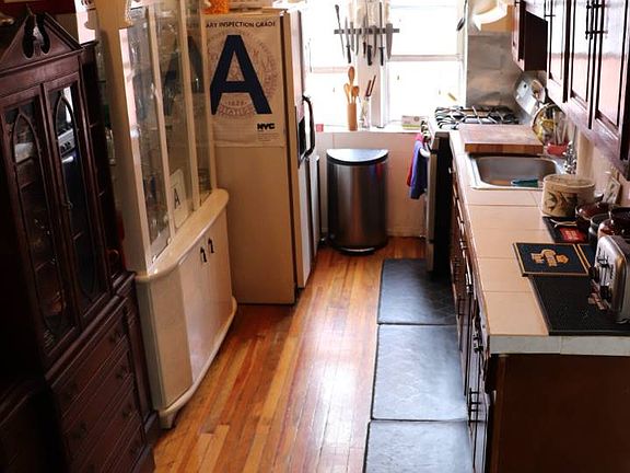 5th image of 561 E 93rd St #4