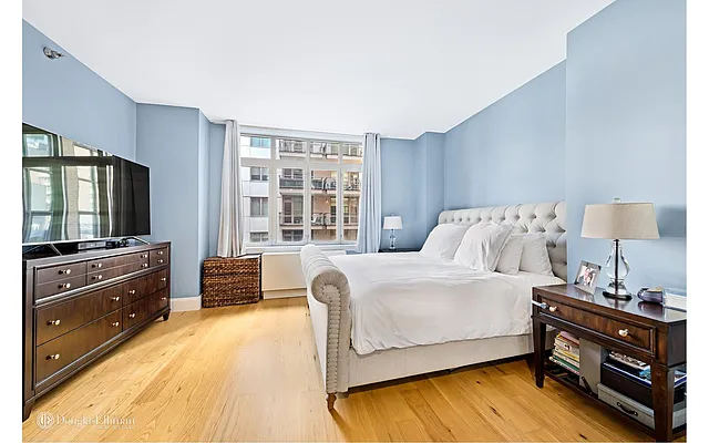 Rented by Douglas Elliman | media 22