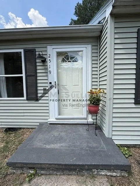 3 bed, 1.0 bath, 1217 sqft, $1,850 — Photo 4
