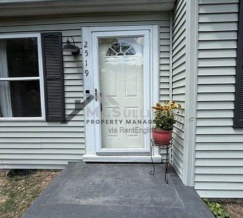 4th image of 2519 Banner St
