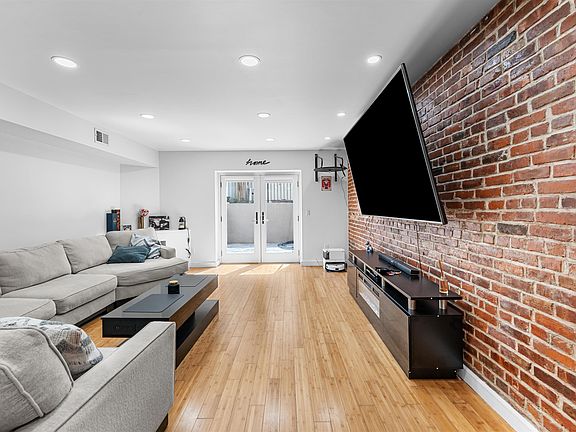 3rd image of 324 Baldwin Ave #1B