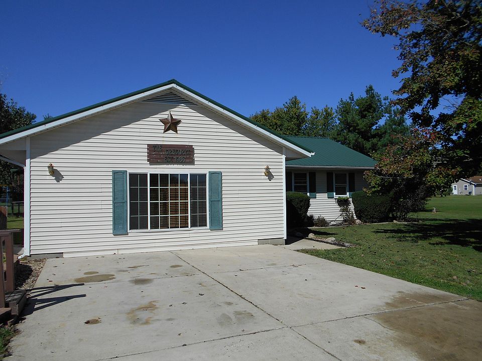 Front view of 12037 N 875th 