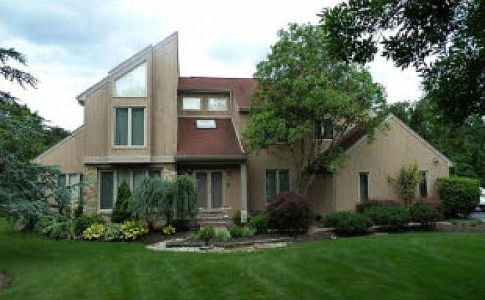 6 Chatsworth CT