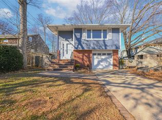 3 Healy St, Huntington, NY 11743
