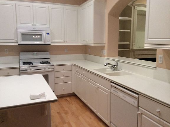 3rd image of 39677 Vanderbilt Ave