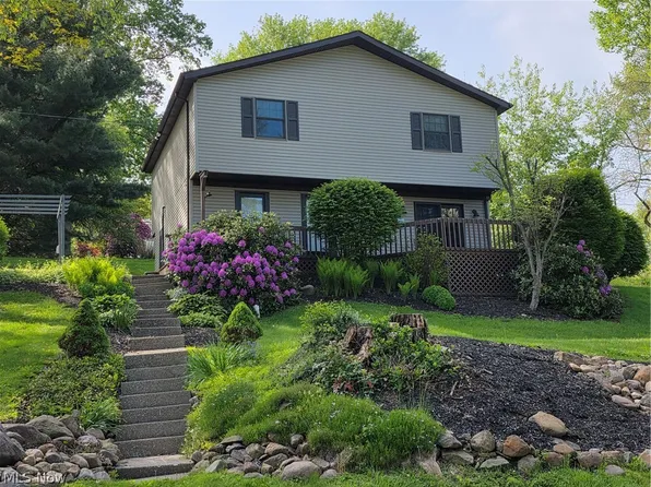 1511 Lake Front Dr, Salem, OH 44460
