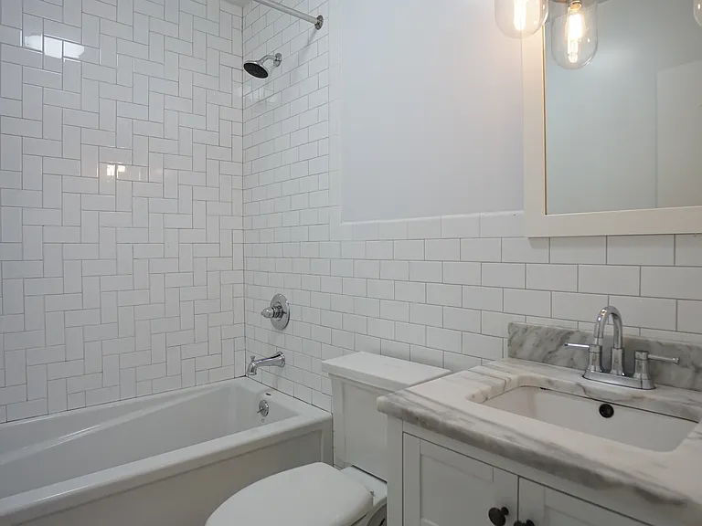 1689 Gates Ave #3F — Photo 7