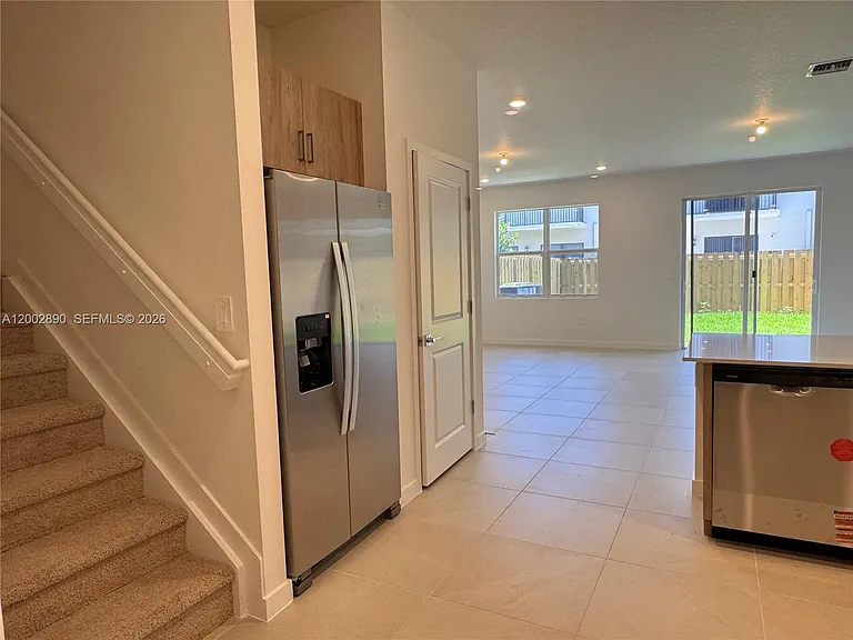 178 NE 14th Ave — Photo 6