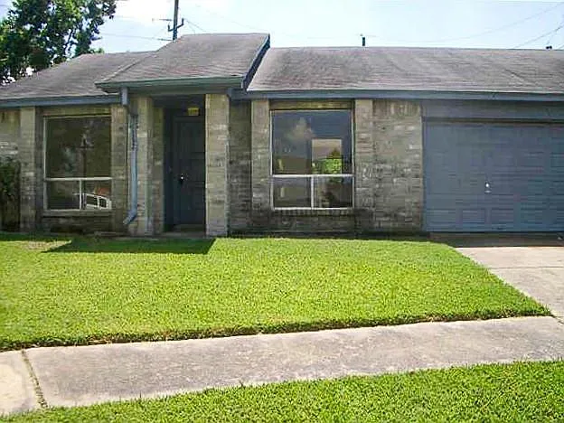 3 bed, 2.0 bath, 1170 sqft, $1,550 — Photo 1