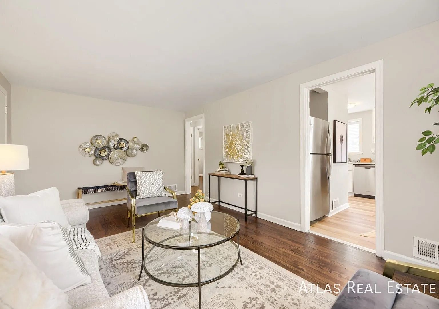 2 bed, 1.0 bath, 786 sqft, $2,410 — Photo 4