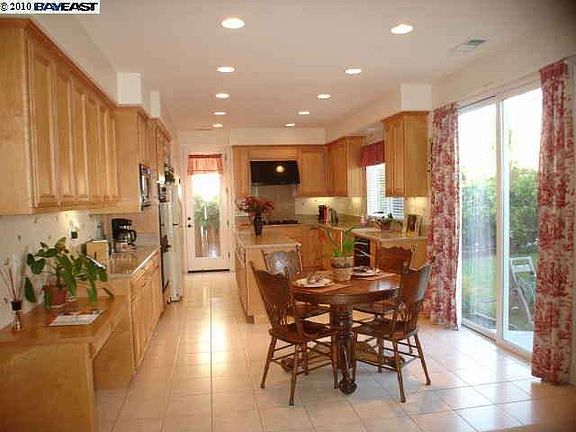 3rd image of 5751 Creekview Dr