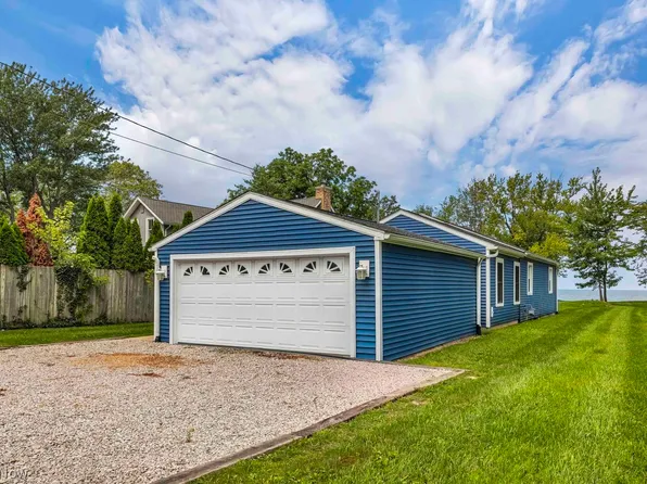 4951 E Lake Rd, Sheffield Lake, OH 44054