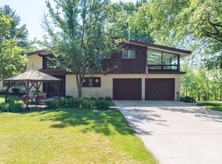 1876 Granville Rd, Cedarburg, WI 53012