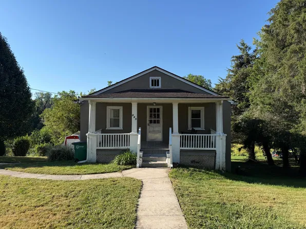 945 Montgomery St, Christiansburg, VA 24073