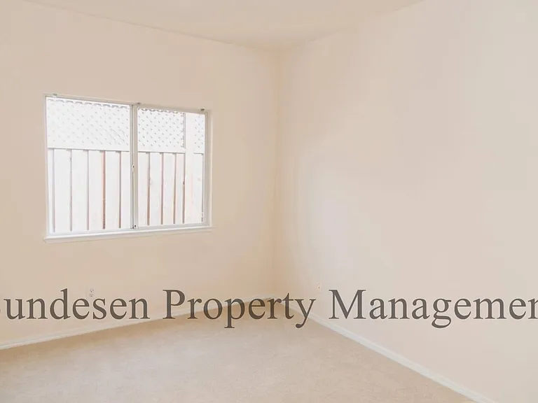 806 Wine Ct — Photo 8
