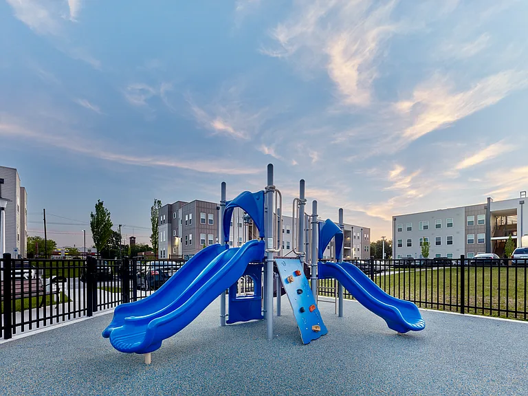 Uplands Apts — Photo 13