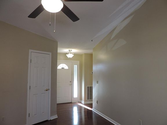 2nd image of 122 Lakeside Dr