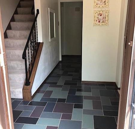 4th image of 5560 Glen Hill Dr
