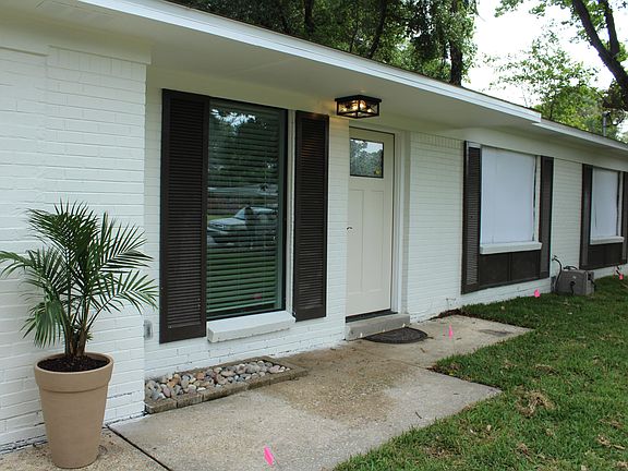 3rd image of 124 Holmes Blvd NW