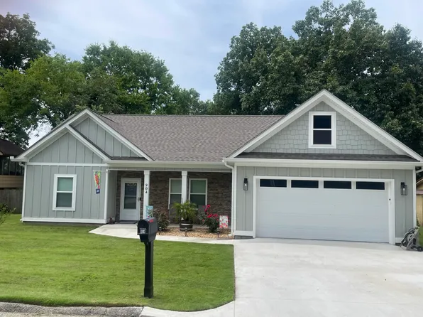 904 Wesley Dr, Hixson, TN 37343
