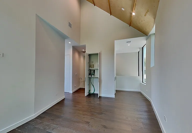 906 Blackland Ct — Photo 12