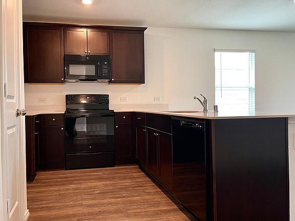 3rd image of 5457 Finbrooke Dr