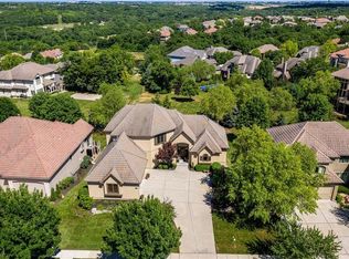 8821 Pine St, Lenexa, KS 66220