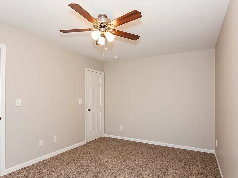 11239 Heritage Green Dr — Photo 13