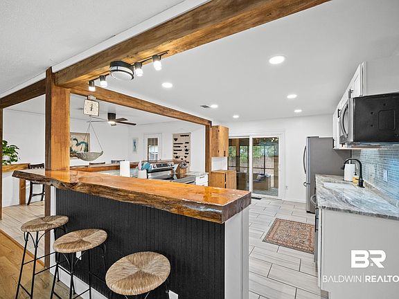 5th image of 420 Camelia Cir