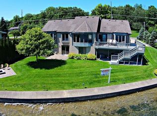 7390 Maceday Lake Rd, Waterford, MI 48329