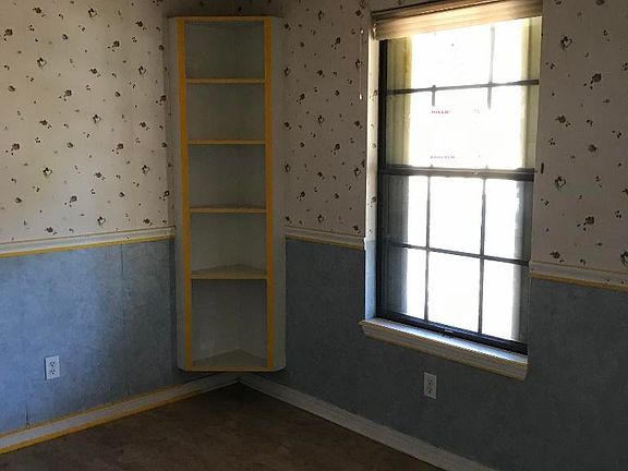 3rd image of 303 N Frusha Dr