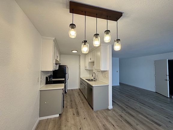 4th image of 4595 California Ave Unit 207