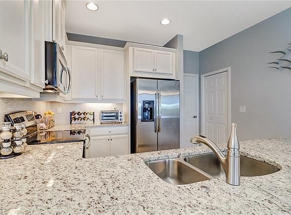 4th image of 10852 Alvara Way