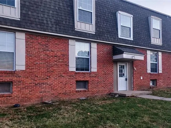 8721 Countryshire Ln, Kansas City, MO 64138